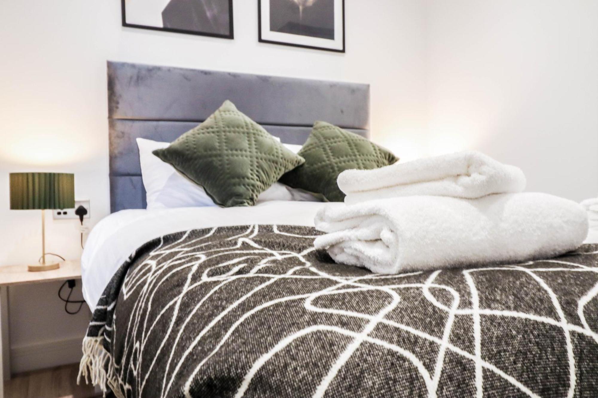 Modern 1-Bed Apartment In Buckinghamshire With Free Wifi, Parking & Garden High Wycombe Esterno foto