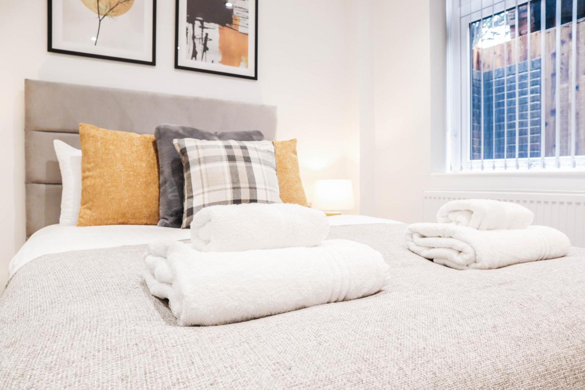 Modern 1-Bed Apartment In Buckinghamshire With Free Wifi, Parking & Garden High Wycombe Esterno foto