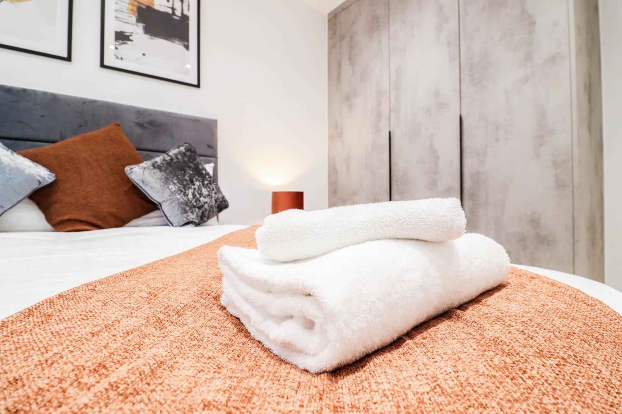Modern 1-Bed Apartment In Buckinghamshire With Free Wifi, Parking & Garden High Wycombe Esterno foto