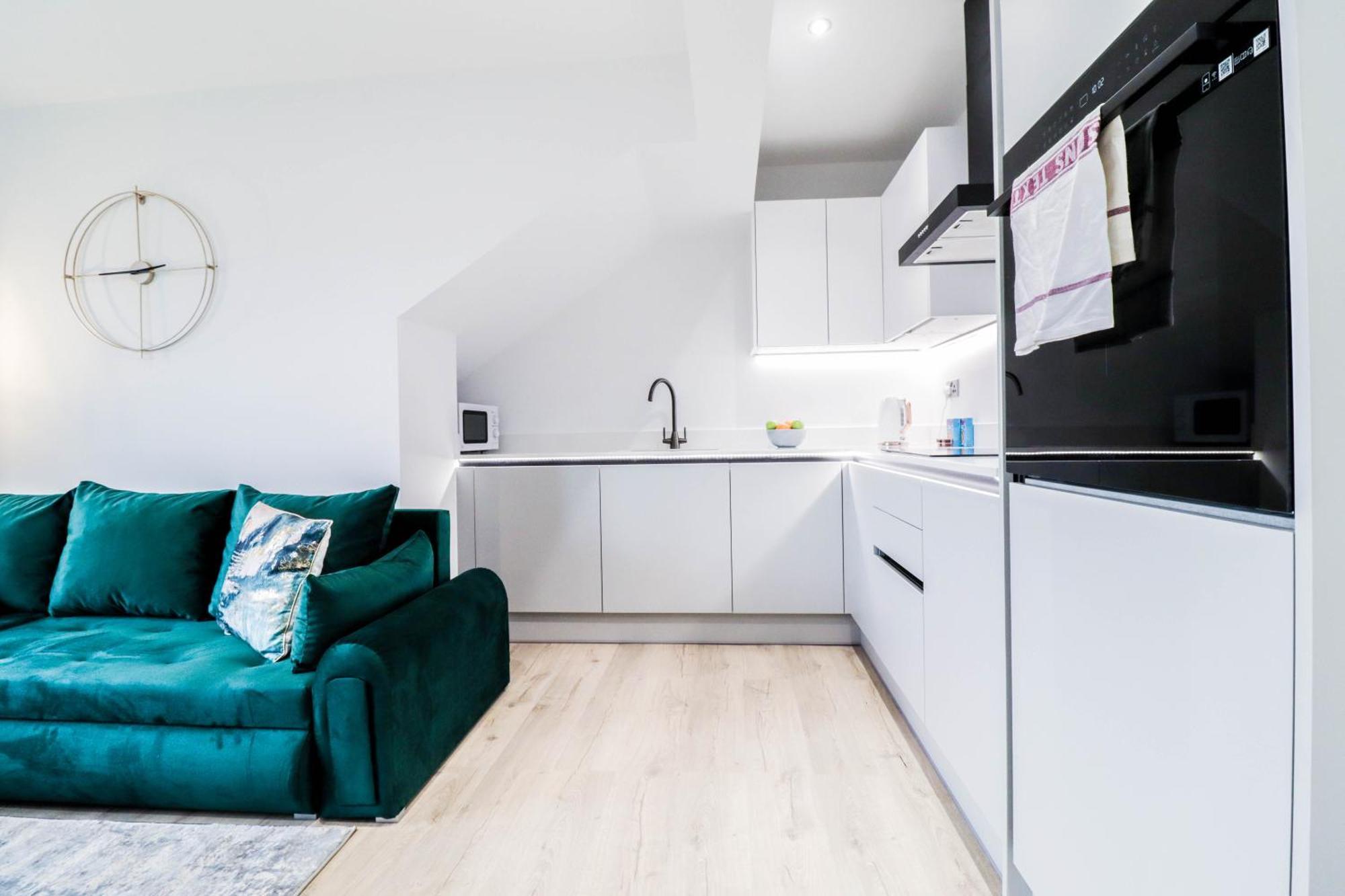 Modern 1-Bed Apartment In Buckinghamshire With Free Wifi, Parking & Garden High Wycombe Esterno foto