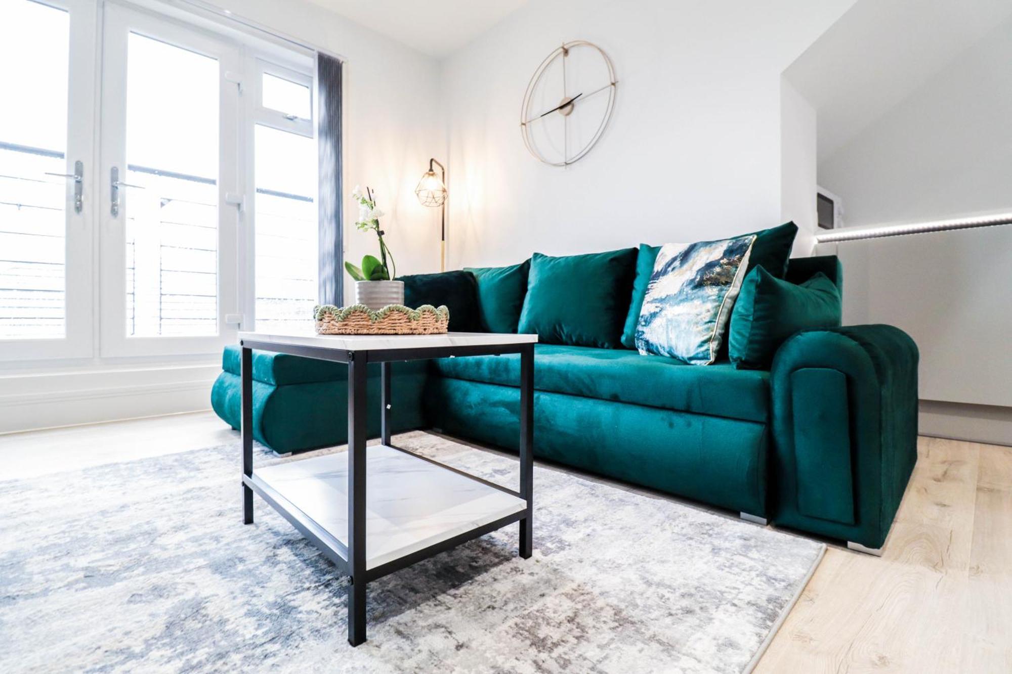 Modern 1-Bed Apartment In Buckinghamshire With Free Wifi, Parking & Garden High Wycombe Esterno foto
