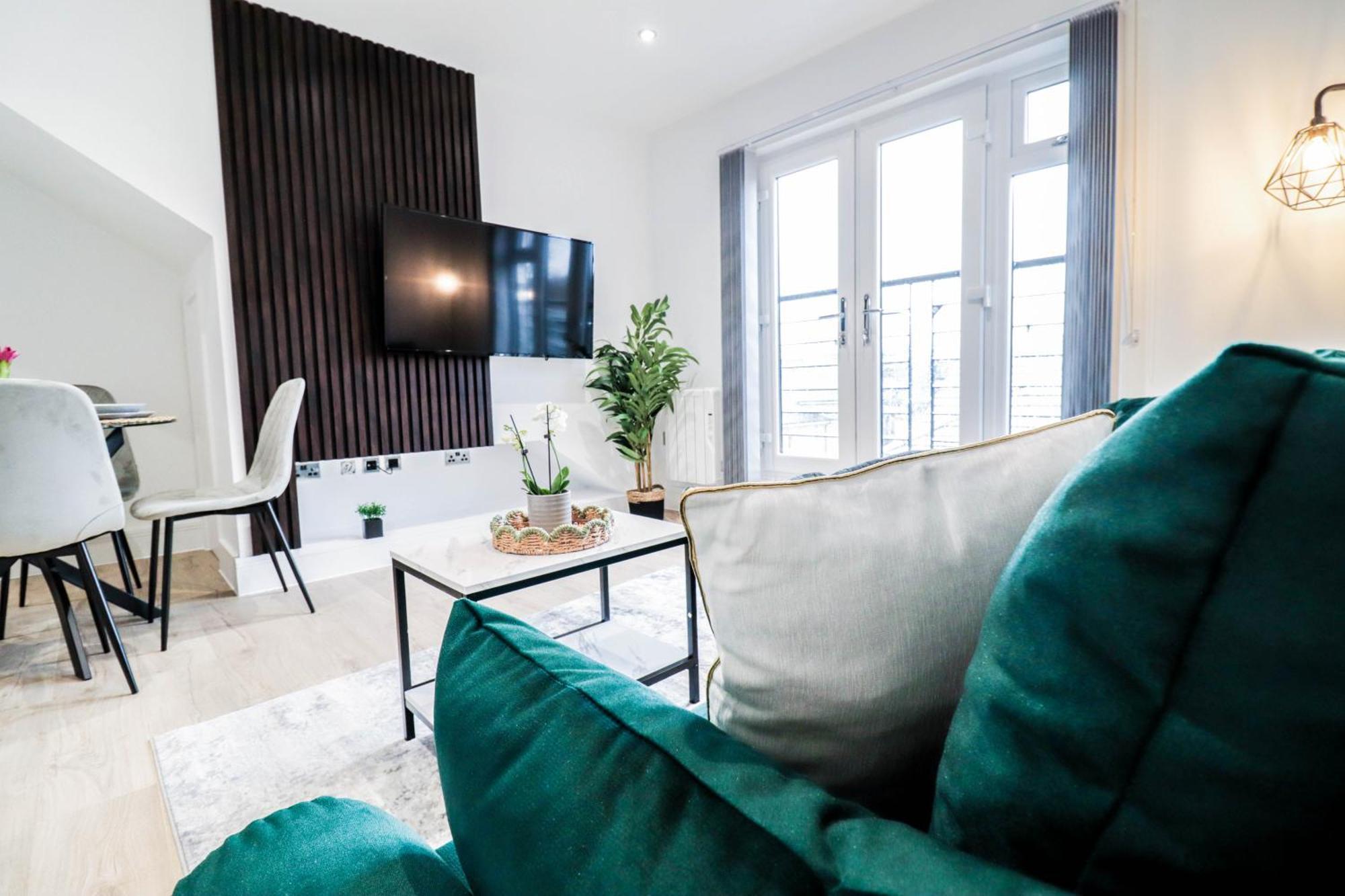 Modern 1-Bed Apartment In Buckinghamshire With Free Wifi, Parking & Garden High Wycombe Esterno foto