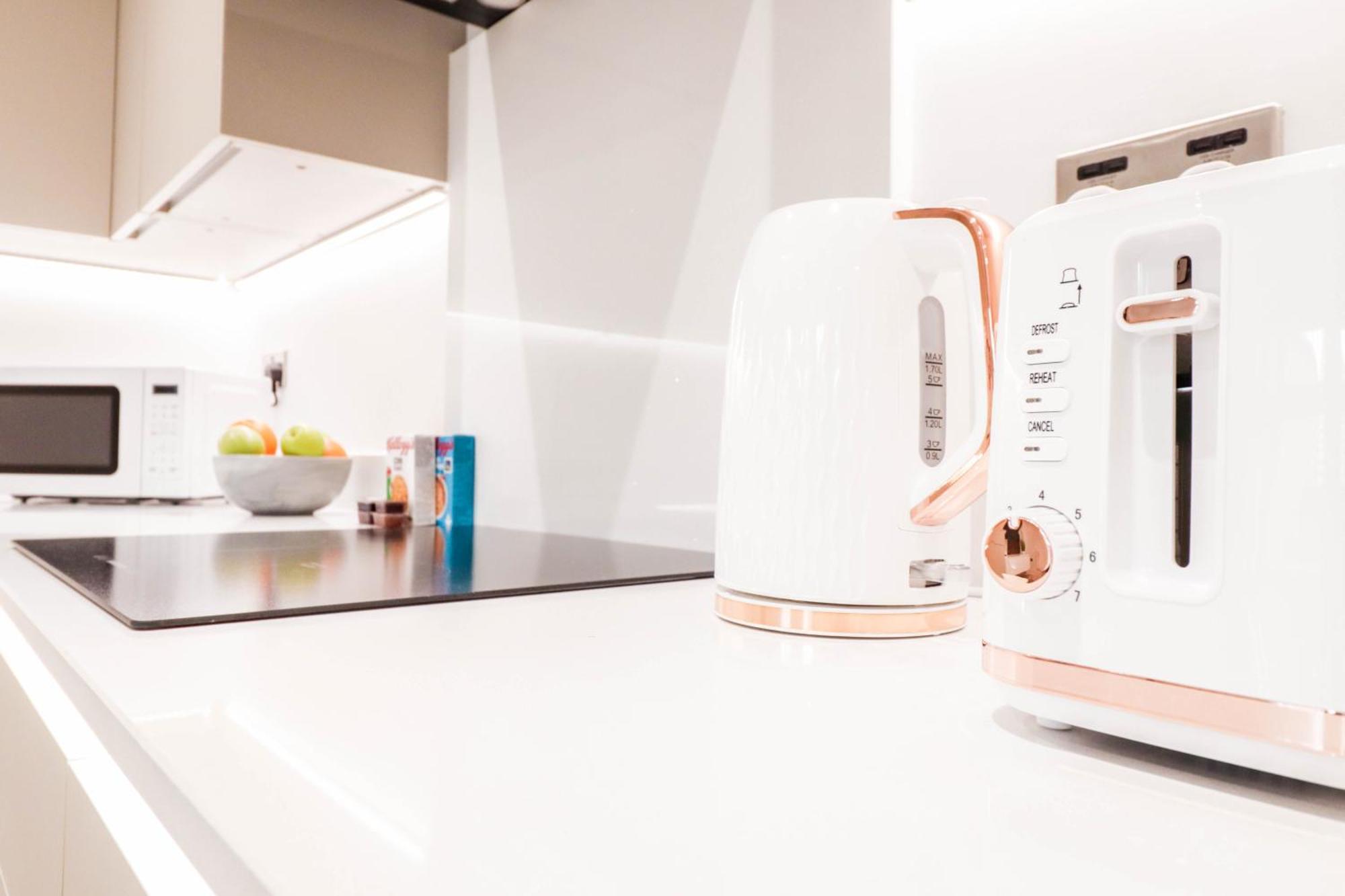 Modern 1-Bed Apartment In Buckinghamshire With Free Wifi, Parking & Garden High Wycombe Esterno foto