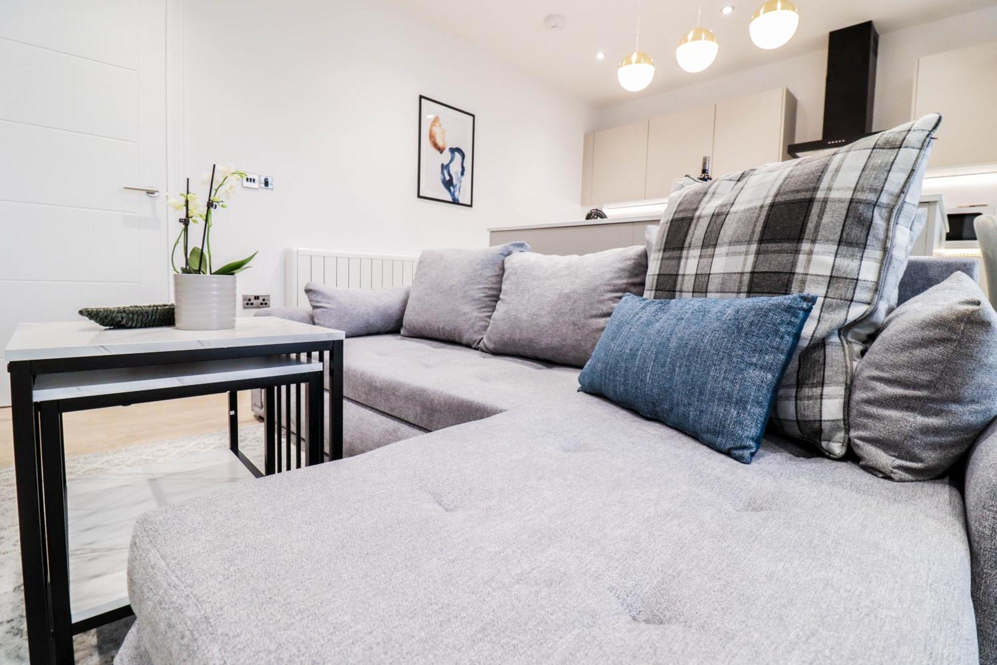 Modern 1-Bed Apartment In Buckinghamshire With Free Wifi, Parking & Garden High Wycombe Esterno foto